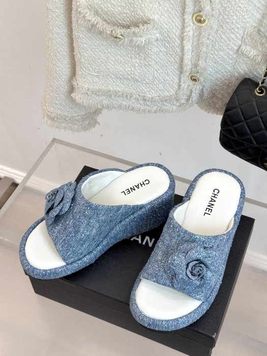 Шлепанцы женские фото 2