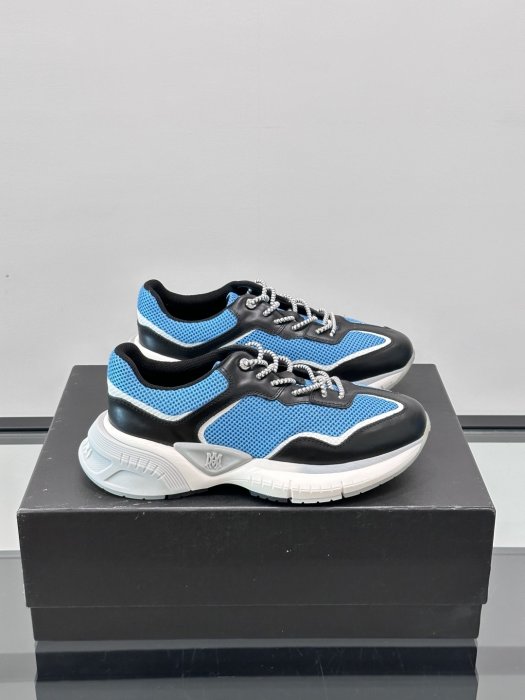 Кросівки чоловічі