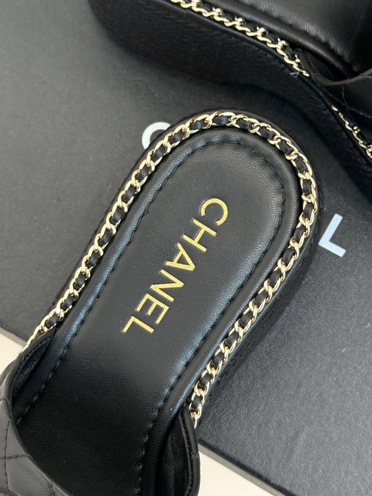 Шльопанці жіночі фото 8