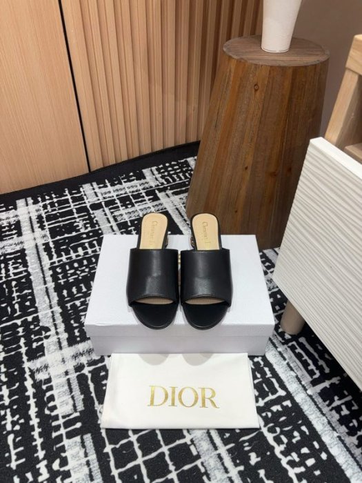 Босоножки Dior Icon на толстом фото 2