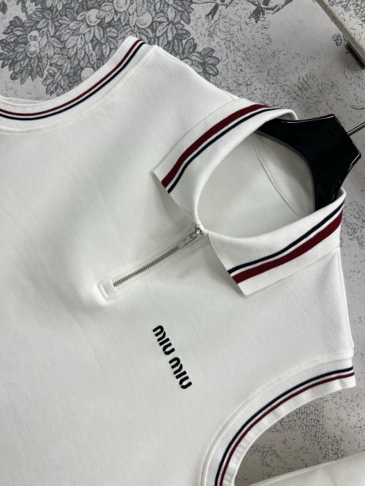 Костюм женский фото 2