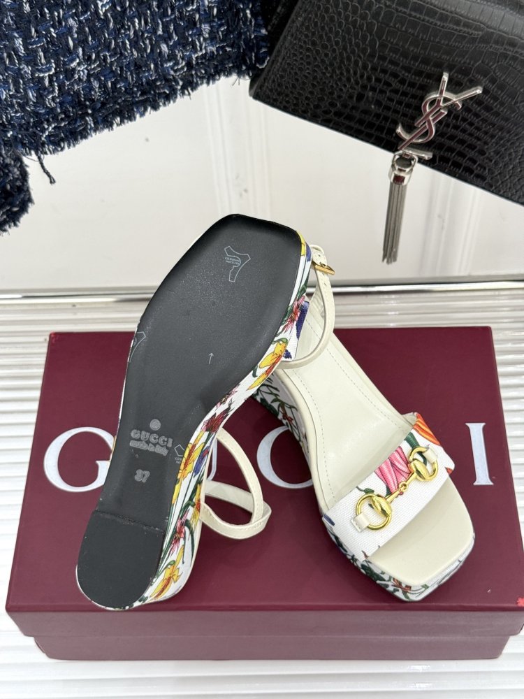 Босоножки фото 9