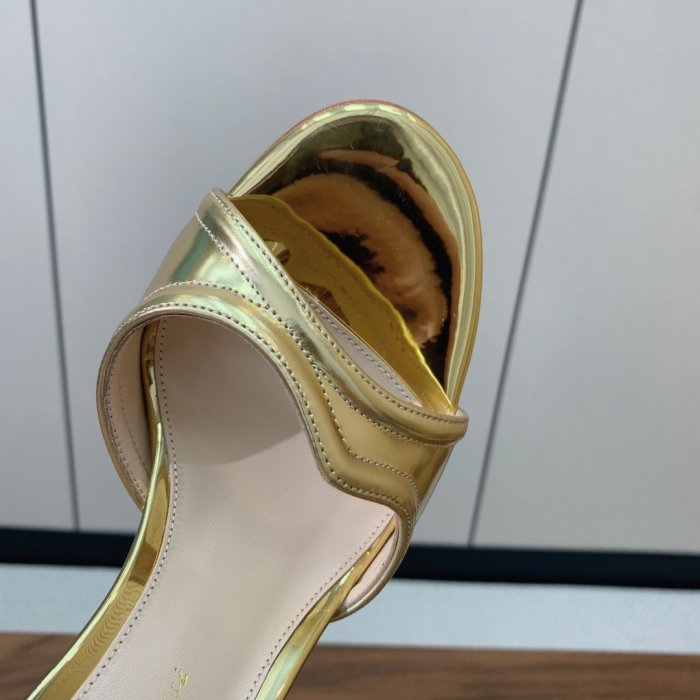 Босоножки фото 5