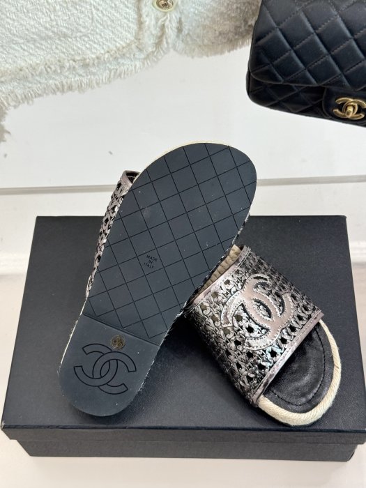 Шлепанцы женские фото 9