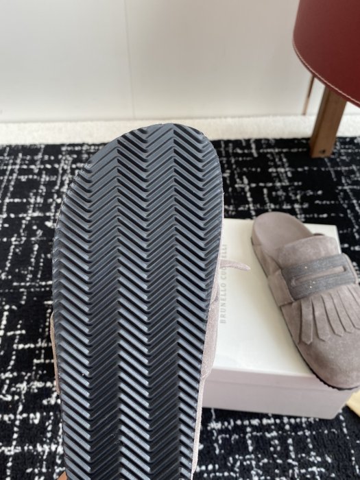 Шлепанцы фото 9