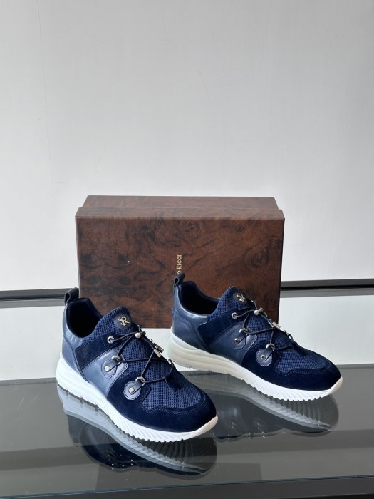 Кросівки фото 5