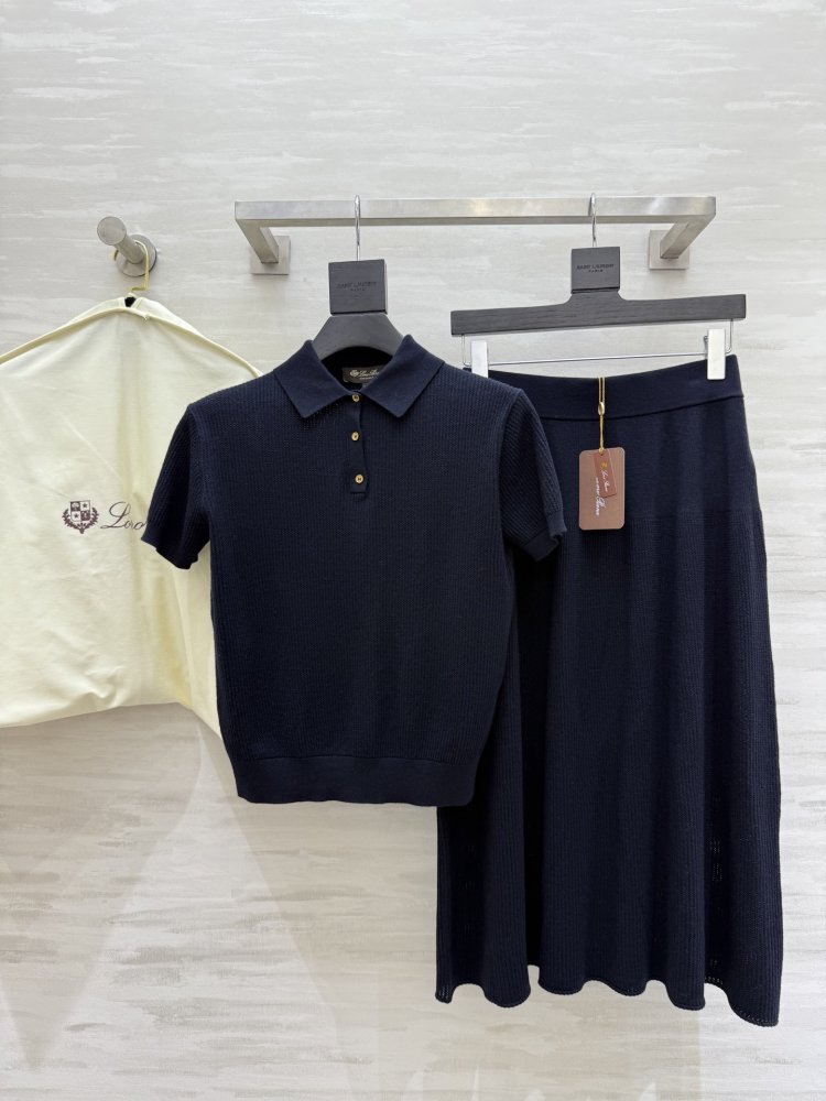 Костюм женский