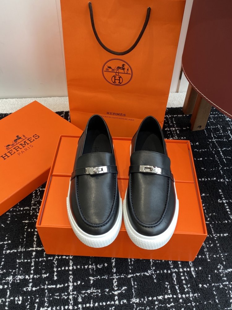 Лоферы женские