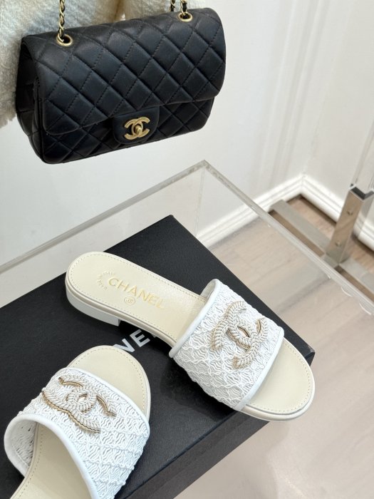 Шлепанцы женские фото 5