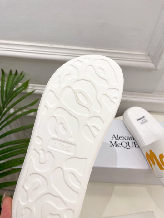 Шльопанці жіночі фото 9