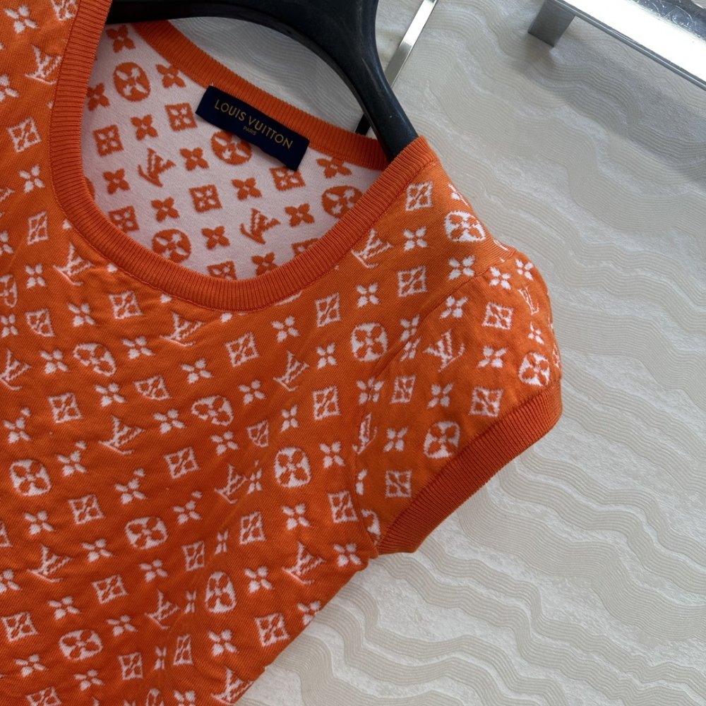 T-shirt women's фото 4