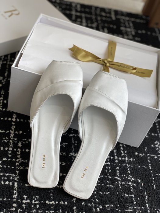 Шлепанцы женские фото 4