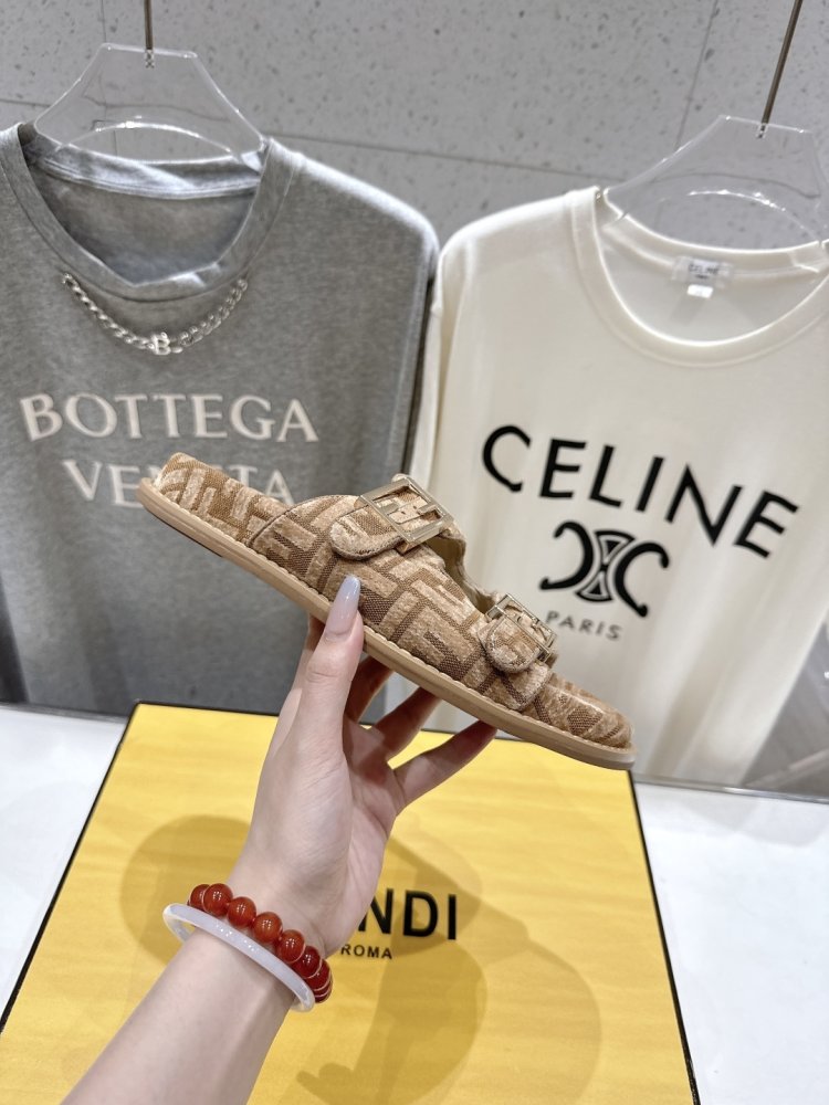 Шльопанці жіночі фото 5