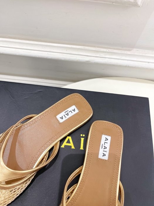 Шлепанцы женские фото 7