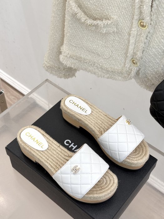 Шлепанцы женские фото 3