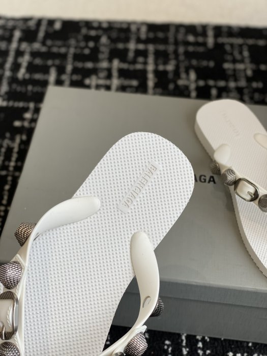 Шлепанцы женские фото 8