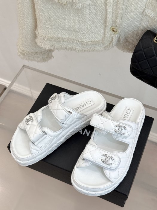 Шлепанцы женские фото 2