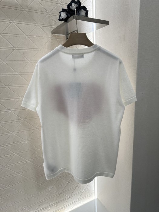 T-shirt women's фото 2