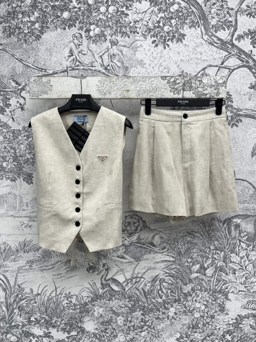 Костюм женский