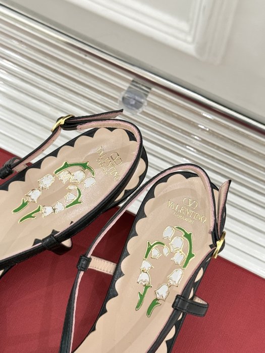 Sandals фото 8