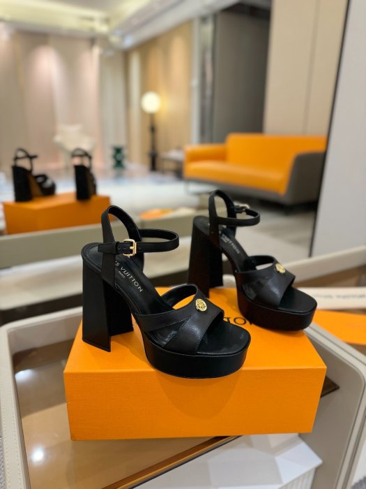 Босоножки фото 2