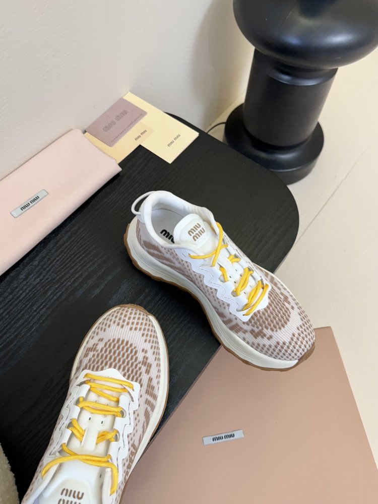 Кроссовки женские фото 4