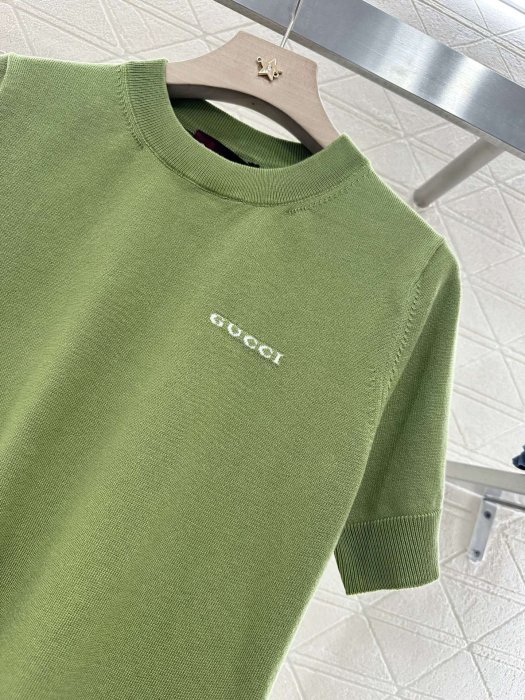 Футболка жіноча фото 8