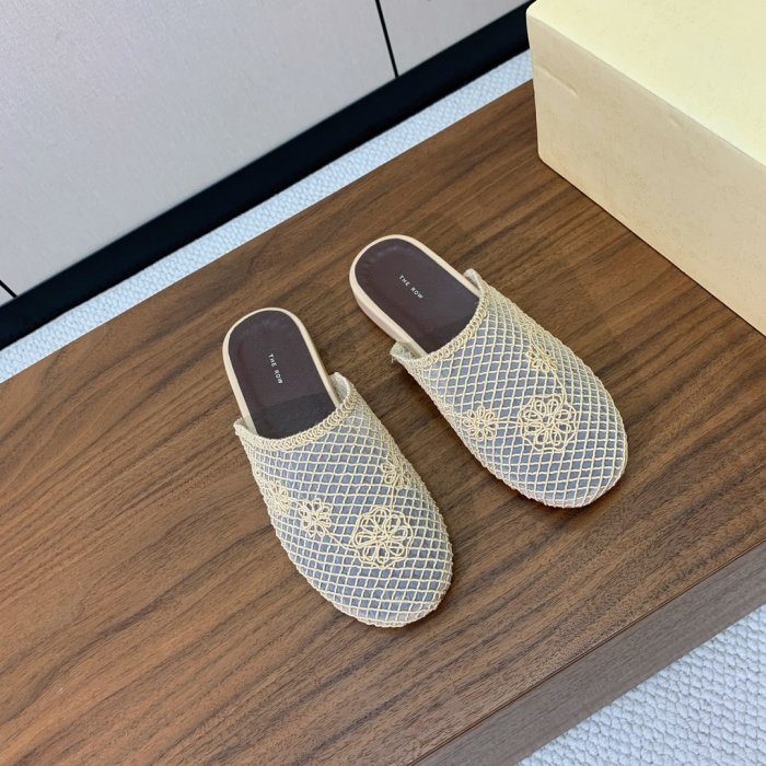 Шлепанцы женские фото 3