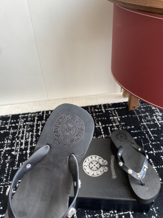 Шлепанцы женские фото 8