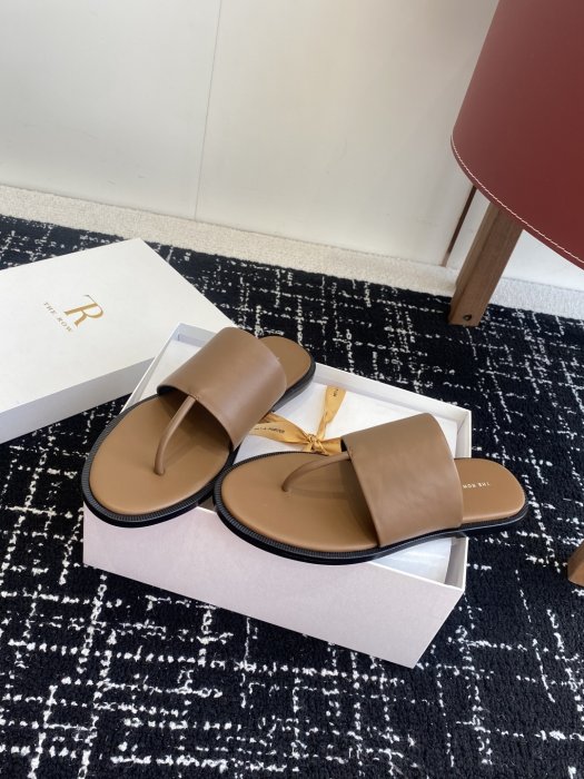 Шлепанцы женские фото 3