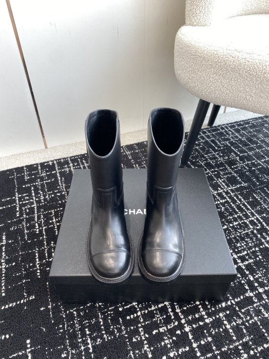 Boots women's