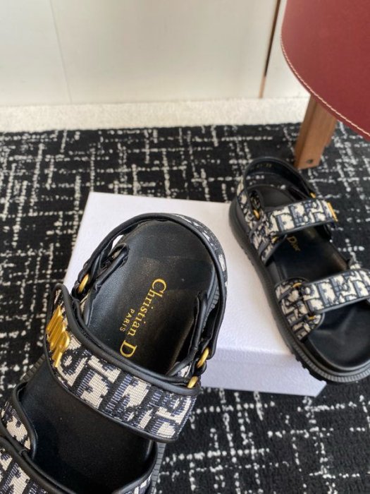 Сандалі жіночі фото 6