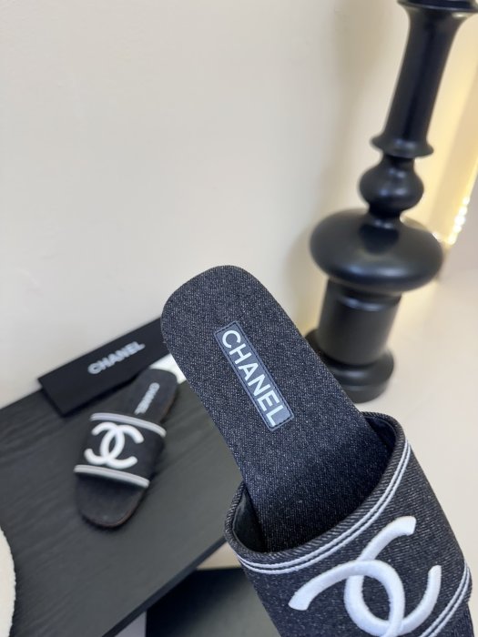 Шлепанцы женские фото 8