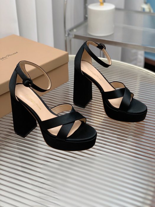 Босоножки фото 6