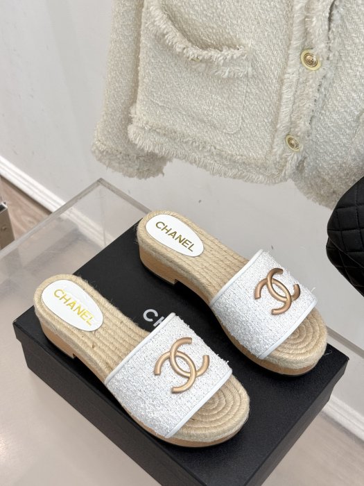 Шлепанцы женские фото 3