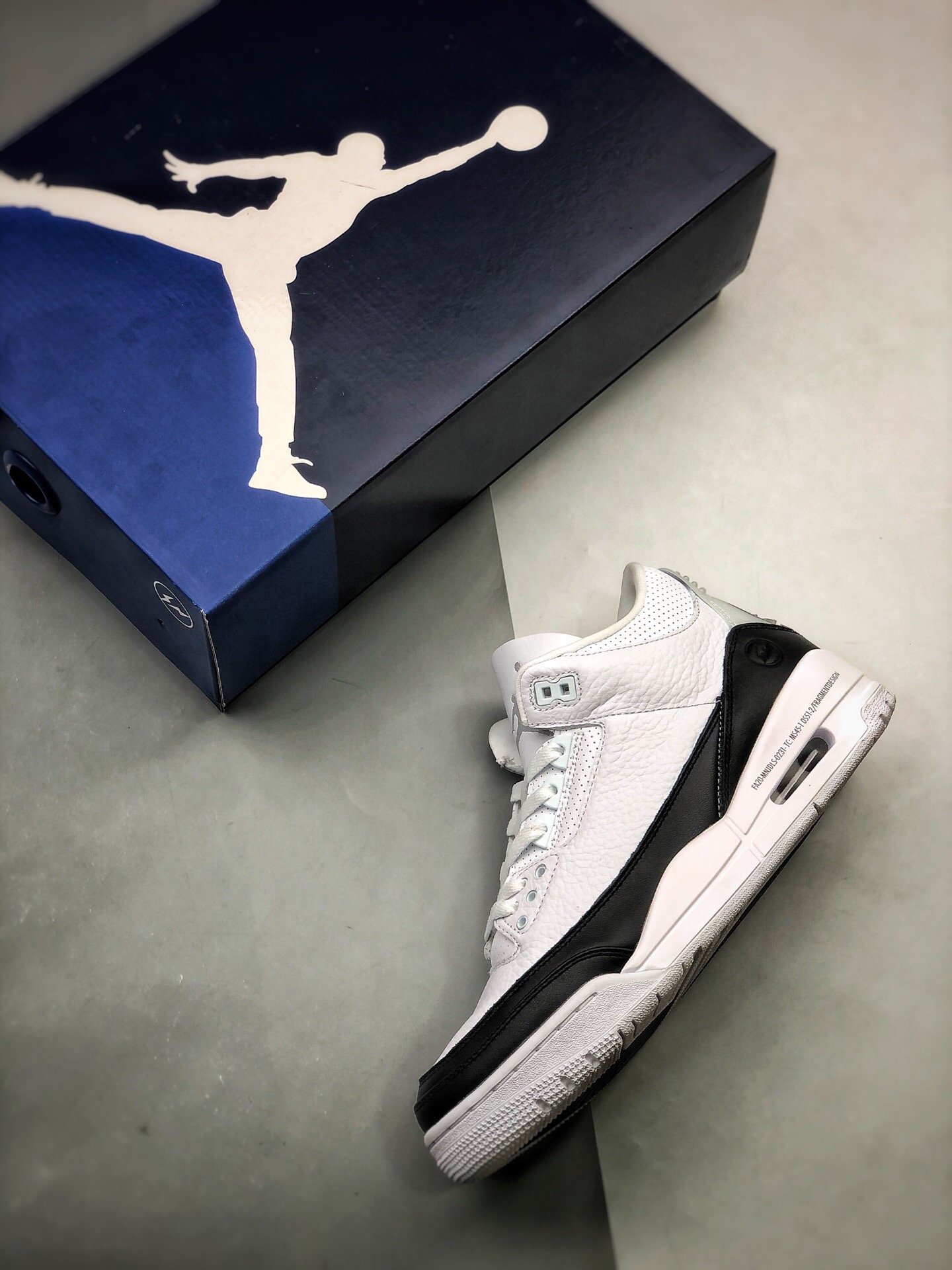 Кроссовки Fragment Design x Air Jordan 3 фото 3