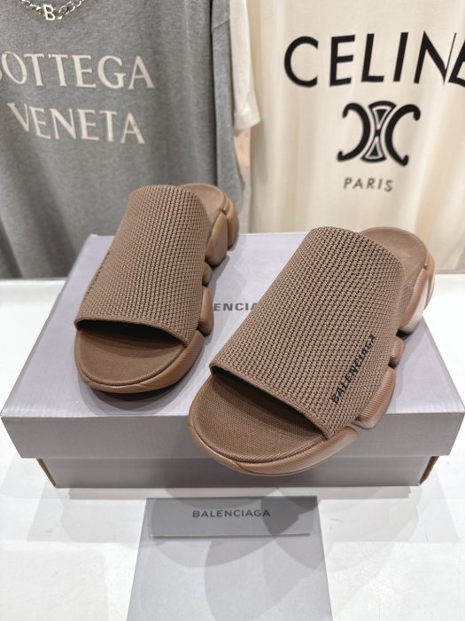 Шлепанцы женские фото 7