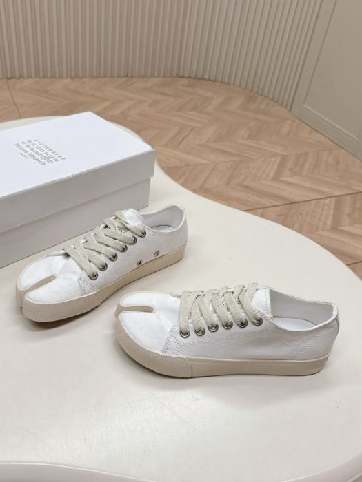 Кеди жіночі з роздвоєним носком фото 2