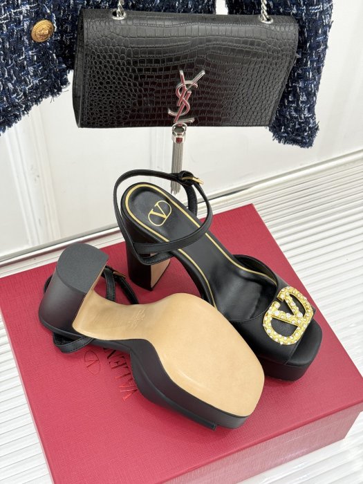 Босоножки фото 9