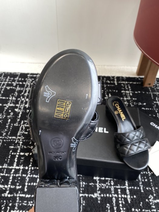 Шльопанці жіночі фото 9