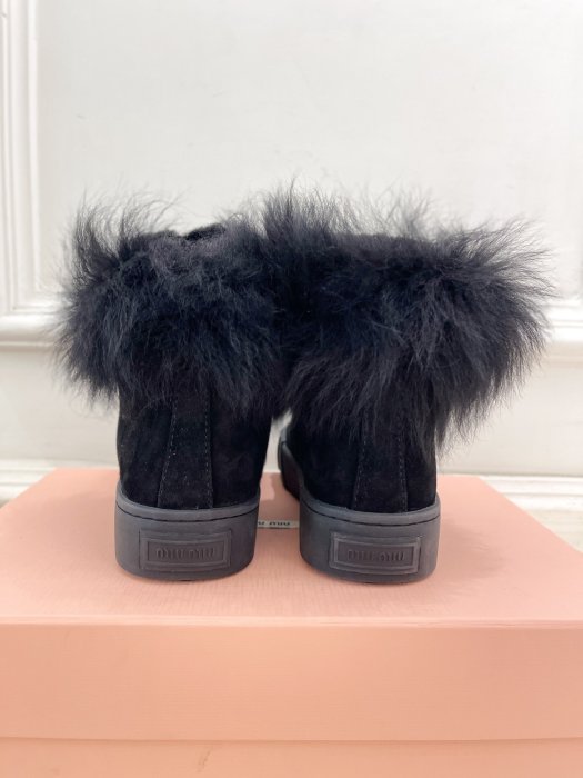 Sneakers women's on fur фото 7