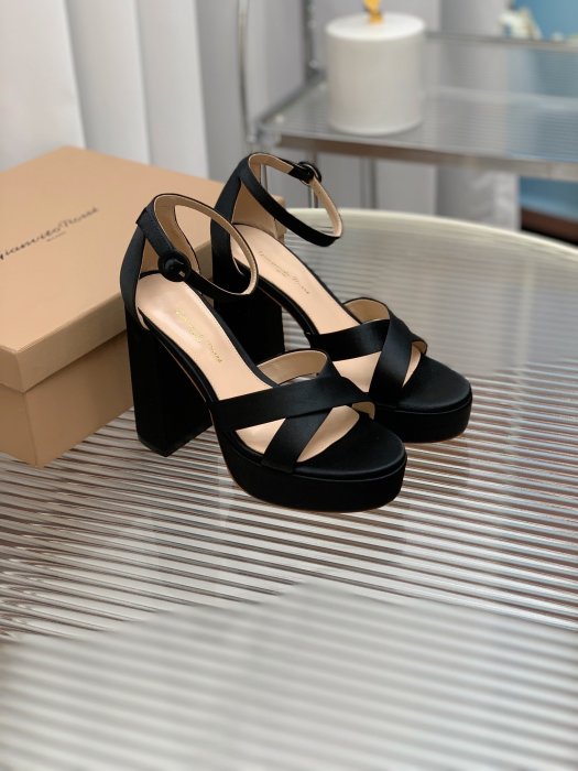 Босоножки фото 7