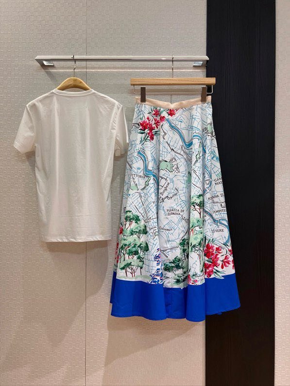 Long skirt and T-shirt women's фото 9