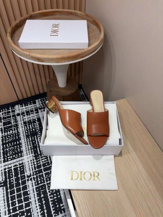 Босоножки Dior Icon на толстом