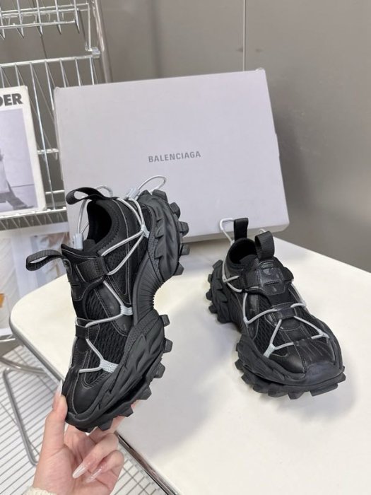 Кросівки Balenciaga SNEAKERS HIKE фото 2