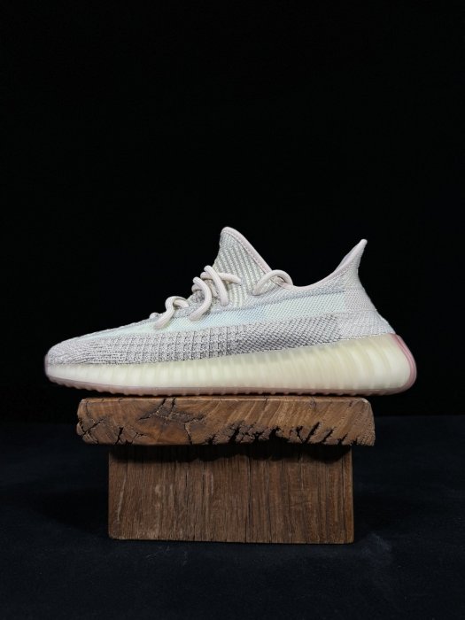 Кросівки Yeezy 350V2