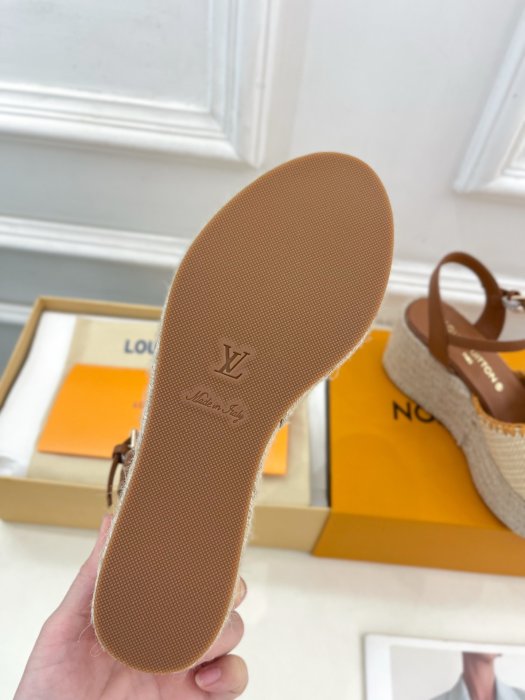 Босоножки фото 9