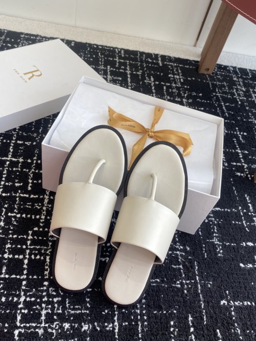 Шлепанцы женские фото 4