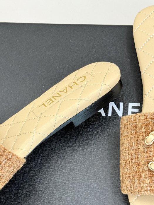 Шлепанцы женские фото 6