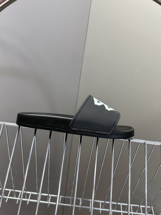 Шльопанці фото 5